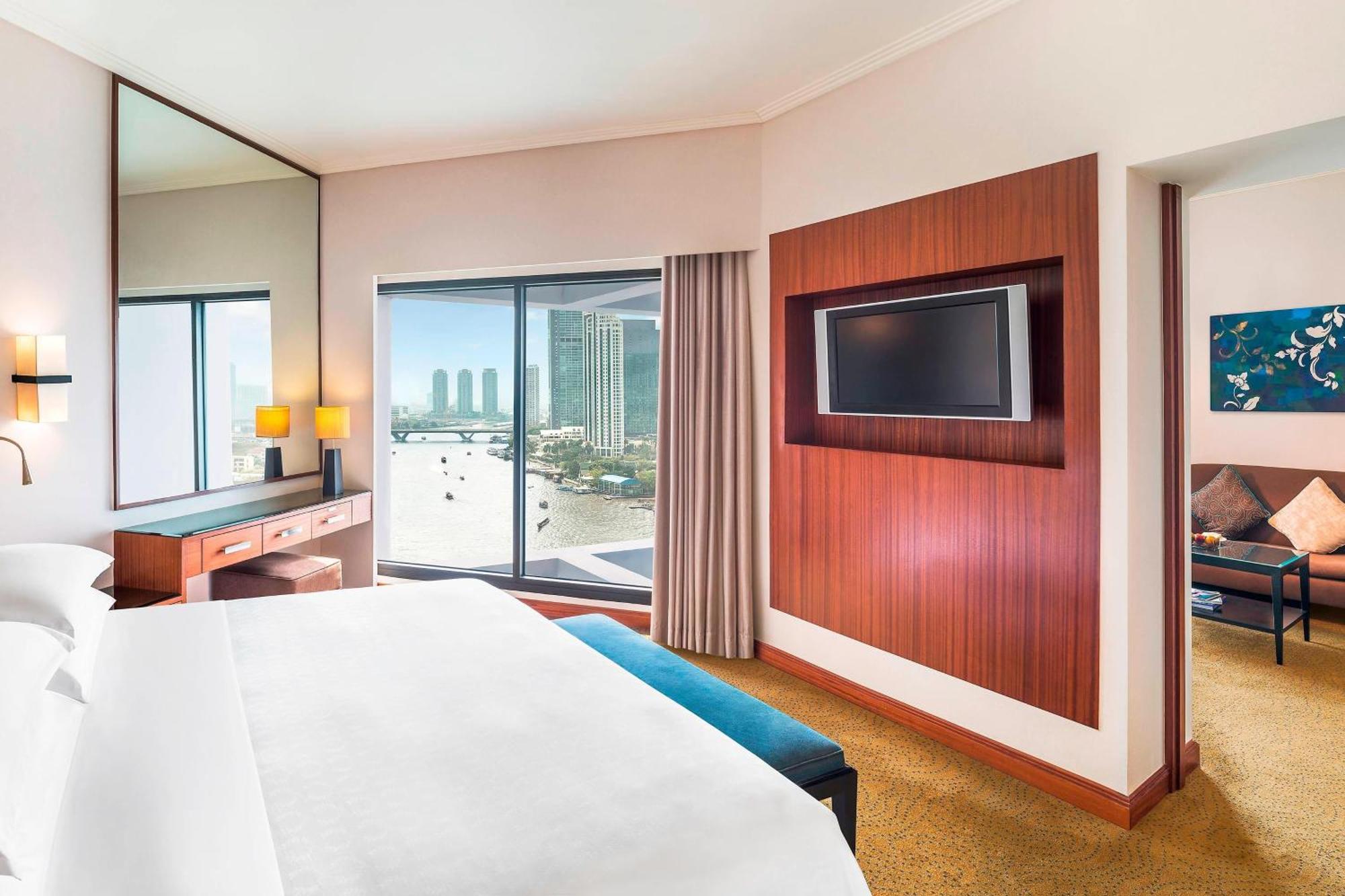 Royal Orchid Sheraton Riverside Hotel Bangkok Kültér fotó A guest room at the Westin Dubai